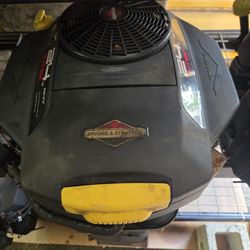 ((READ AD))((CRANKSHAFT 1" x 3"))((24hp Briggs VTWIN Engine)) Riding Mower