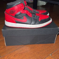 Jordan 1 Mid ‘banned’ Size 8.5