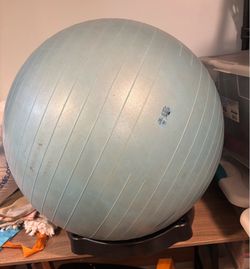 Exercise ball with base