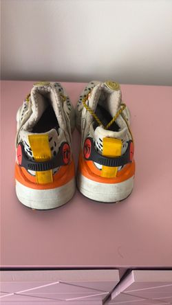 Pumas shoes  size 4
