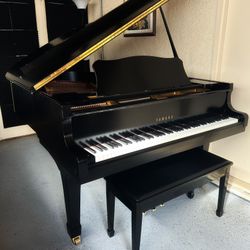 Fantastic Sound Yamaha G2 Grand Piano/Will Deliver + Tuning  