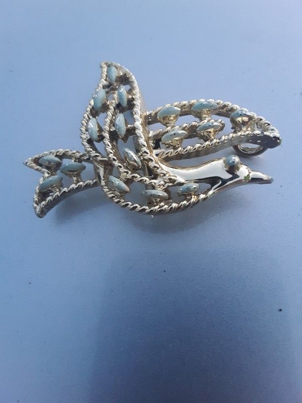 Dove Pin