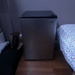 Magic chef Mini Fridge
