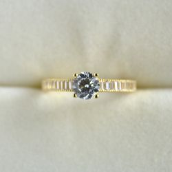 14K Gold Round Cut Engagement Ring