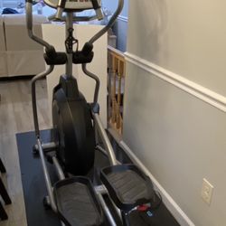 Spirit XE295 Elliptical Excellent Condition Hardly Used Sells For