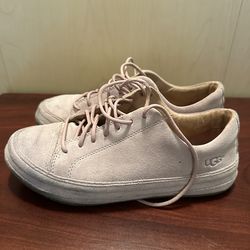 Woman UGG size 7.5