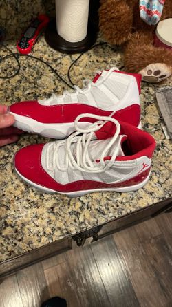 Jordan 11 cherry. VNDS. Worn Once. Sz 8M/9.5W