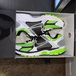 Nike Size 6.5 Men Brand New 