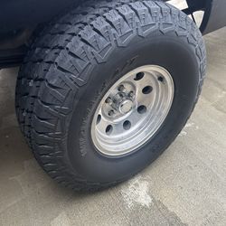 33 12.50 15 Tires