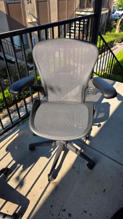 Aeron Chairs REMASTERED SIZE "B"