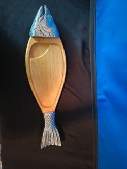 RARE VINTAGE LARGE WOOD METAL FISH BUFFET CUTTING/ SERVING BOARD