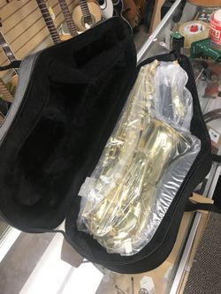 New alto saxophone $350 Nuevo saxofon