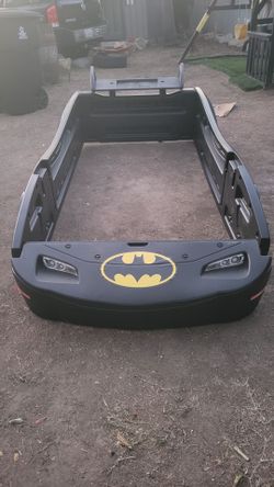 BATMAN TWIN SIZE BED NO MATRESS