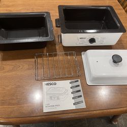 Nesco 4 QT Roaster Oven - Barely used
