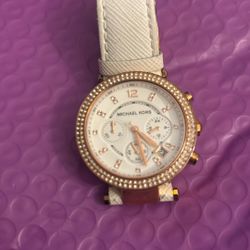 🌸 Michael Kors Rose Gold Chronograph Watch – White Leather Band 