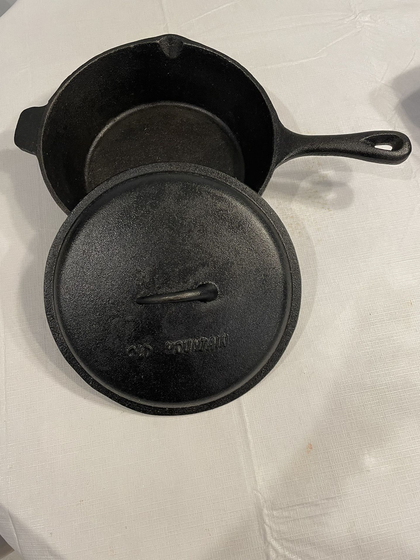 Old Mountain 10” Cast Iron Pan With Lid