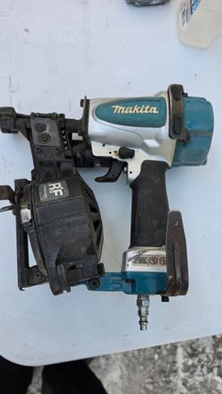 Makita 1-3/4" 15 Degree Coil Roofing Nailer AN454 used