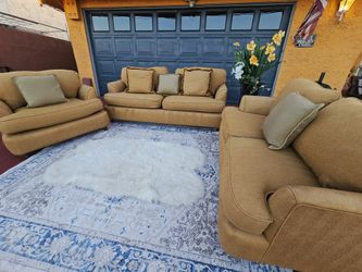 Beautiful Living Room Set Couch And Chairs Sofa Ottoman With Storage Like New Totally Deep Clean And Good Condition