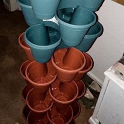 15 Stackable 3 Tier Planters And 13 Small Plastic Pots Brand New 