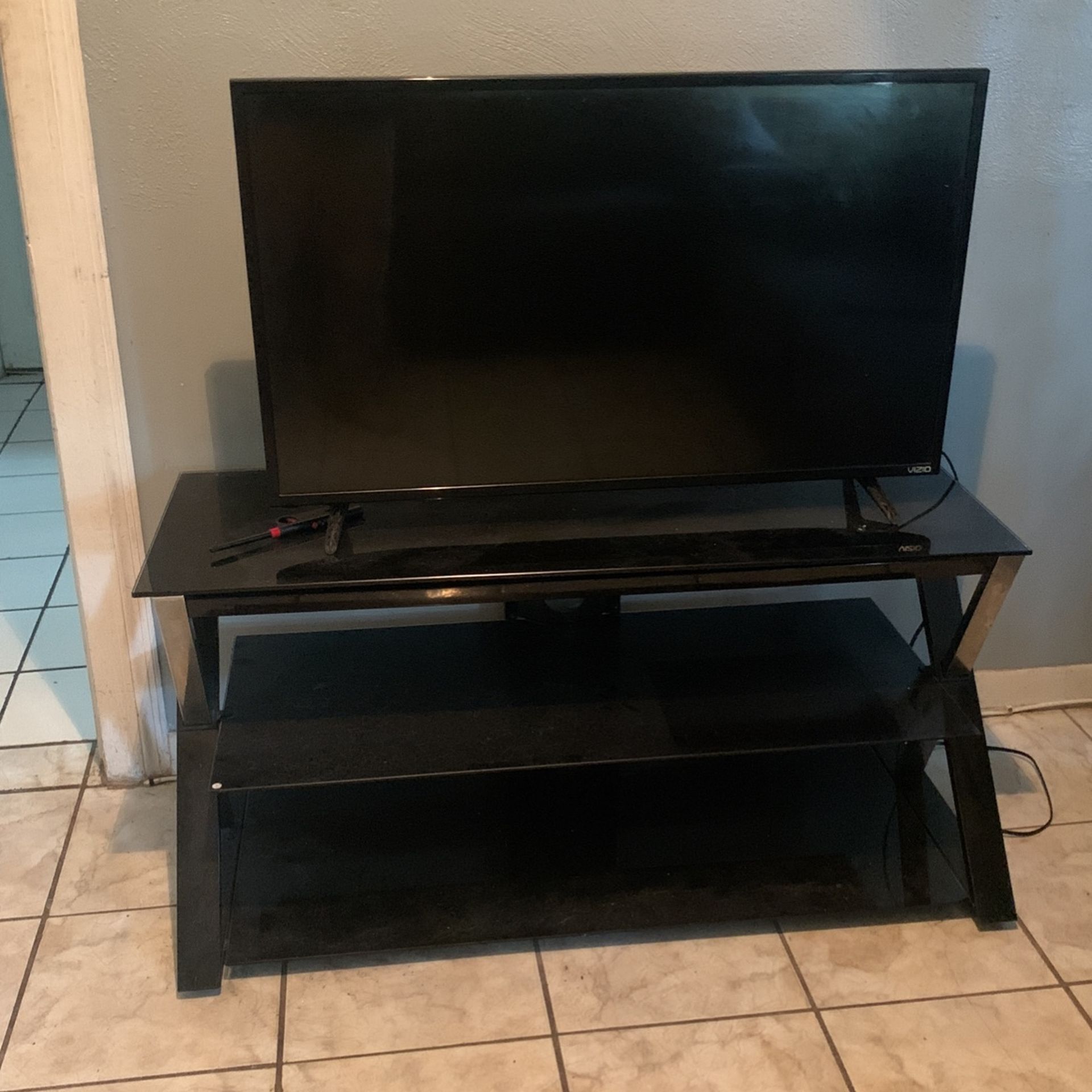 43 Inch Vizio w/ TV Stand