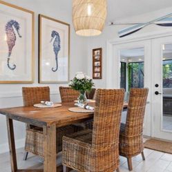 Dining Room Wood Table + 6 Chairs 
