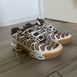 Nike Air Max Plus Drift Phantom Cacao Wow Light Armory Blue FD4290-001 Size 8 US in men and size 9.5 US in women.