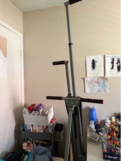 Vertical climber workout machine