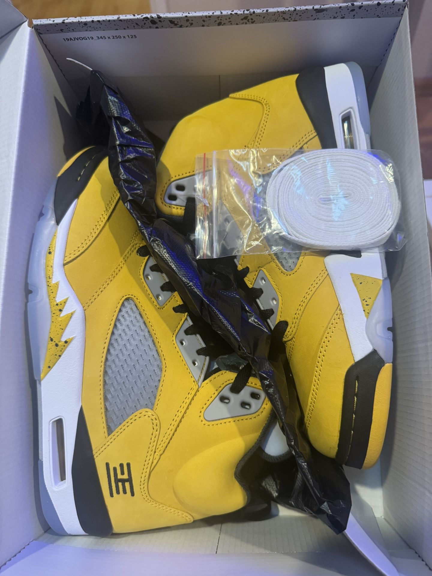Nike Jordan Tokyo 5 Size 9