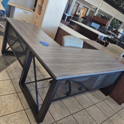 **CLEARANCE** NEW Modern L Shaped Desk