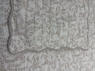 🛏️ Rachel Zoe King Quilt Set – Floral Pattern