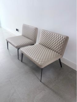 Set of 2 Modloft Modern Lounge Chairs – Excellent Condition, like new
