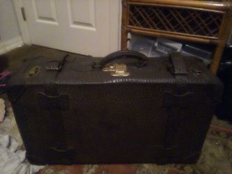 Antique Leather Sosy Travel Suitcase