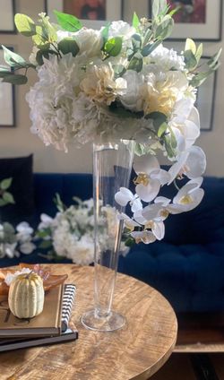 ✨ Elegant Glass Trumpet Vases – Set Available ✨
