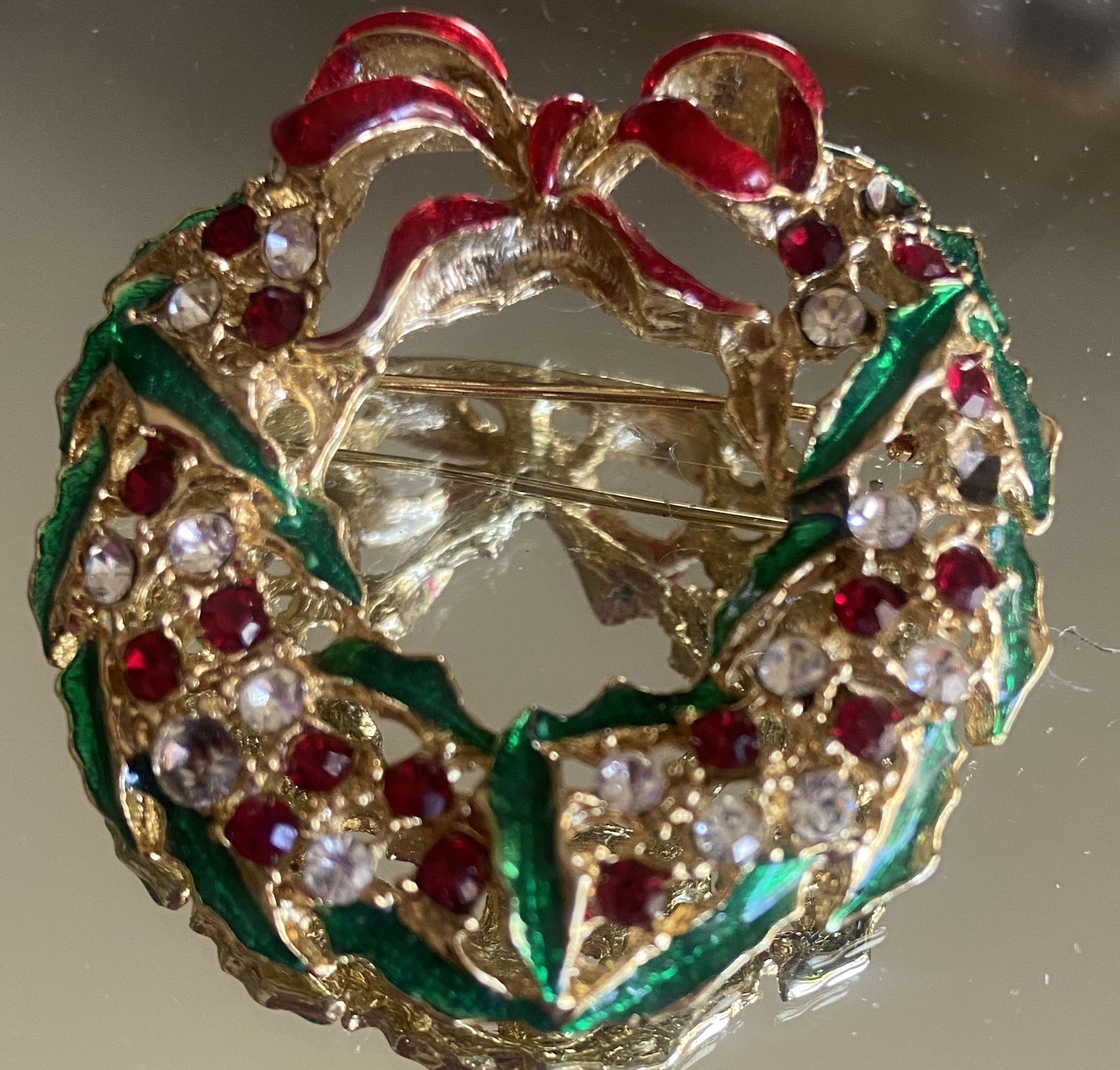 Christmas Vintage Wreath Brooch Red Green Enamel Crystal Decoration