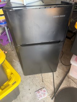 Black & Decker Mini Fridge with Top Freezer
