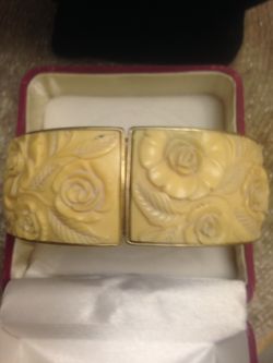 Antique jewelry collection for sale, different prices.