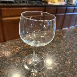 Set Of 8 wine Glasses