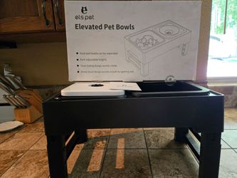 Pet feeder