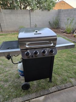 Char Broil Propane Grill 4 burners (and side burner)