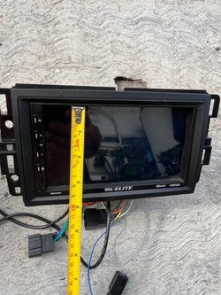 Estéreo de pantalla marca Boss calado