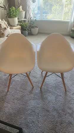 Set of chairs