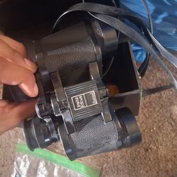 Bushnell Binoculars 20$