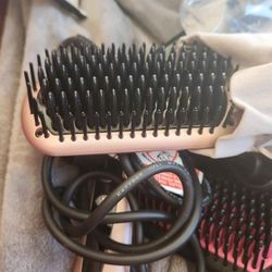 Hair Straightener Brush. New And Works Picture Shows On. Have 3 Left $10 Each Or2 $15