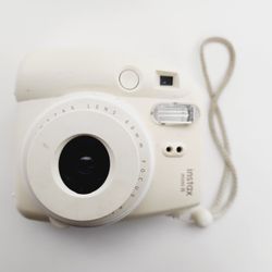 Fujifilm Instax Mini 8 Instant Film Camera (White) 
