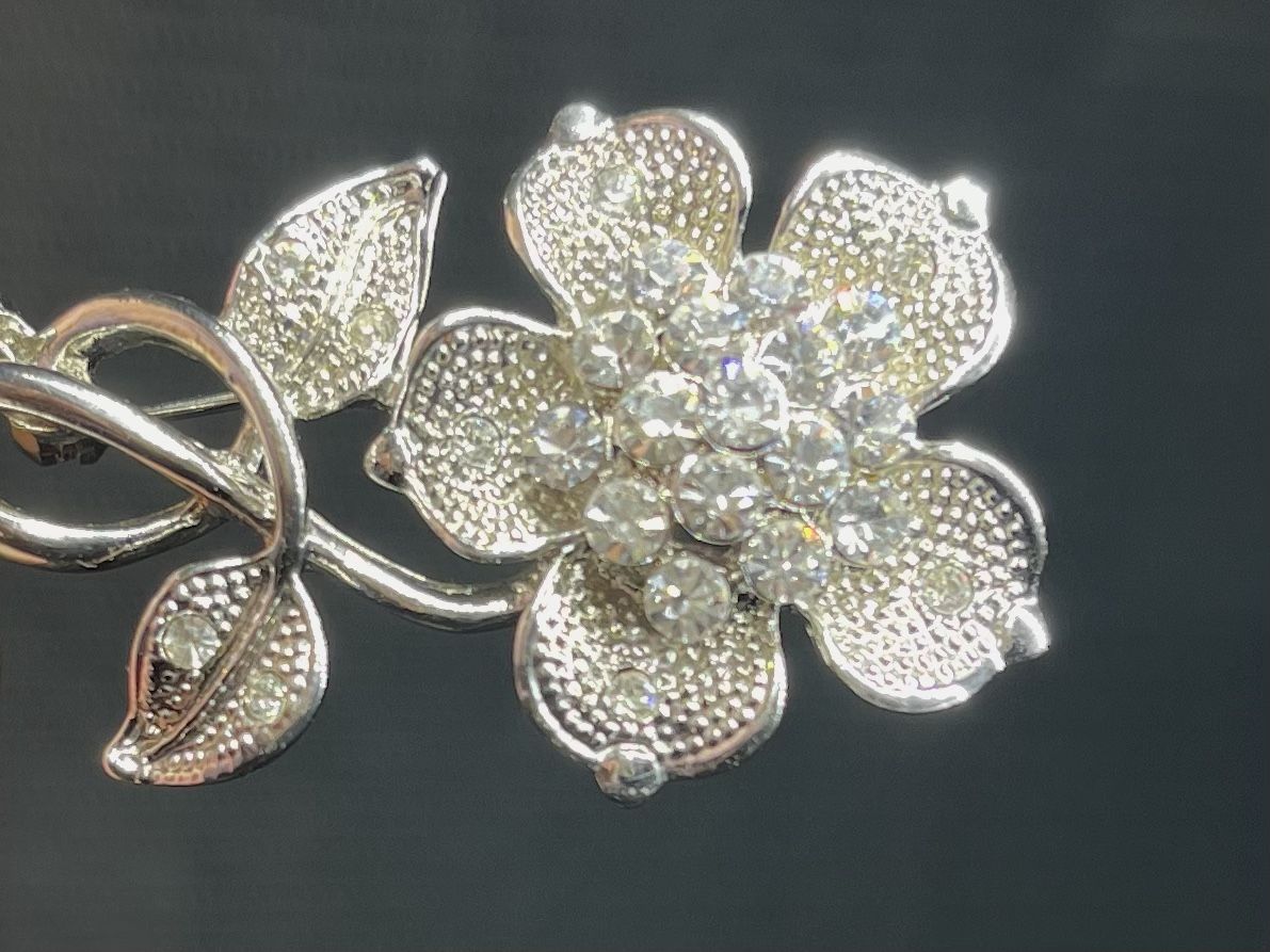 BROOCH