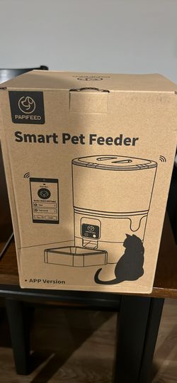 Automatic pet feeder