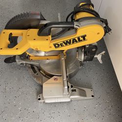 DeWalt Double Bevel Compound Miter Saw