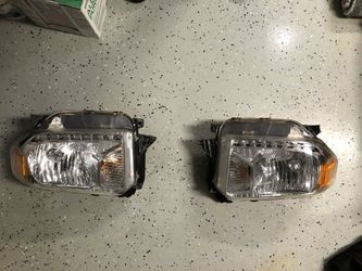 Headlights Toyota Tundra 2015