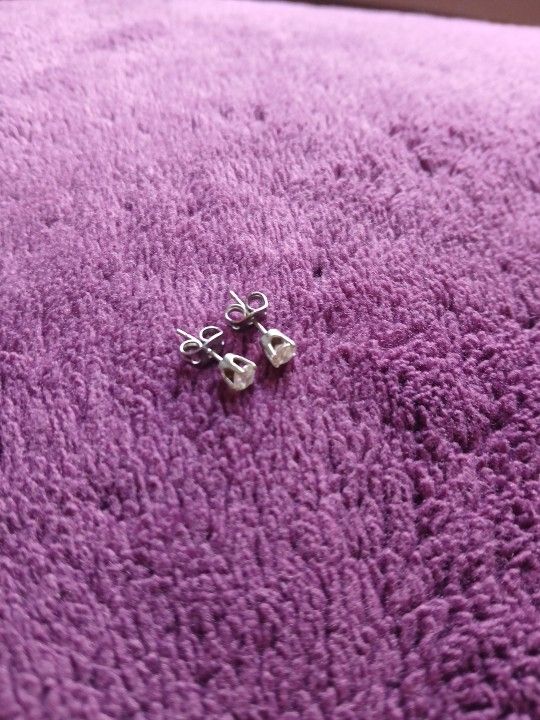 Diamond Earrings Set In White Gold