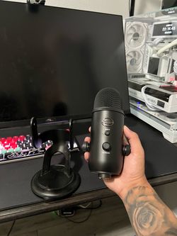 Blue Yeti Mic with Desk stand and Mic Arm